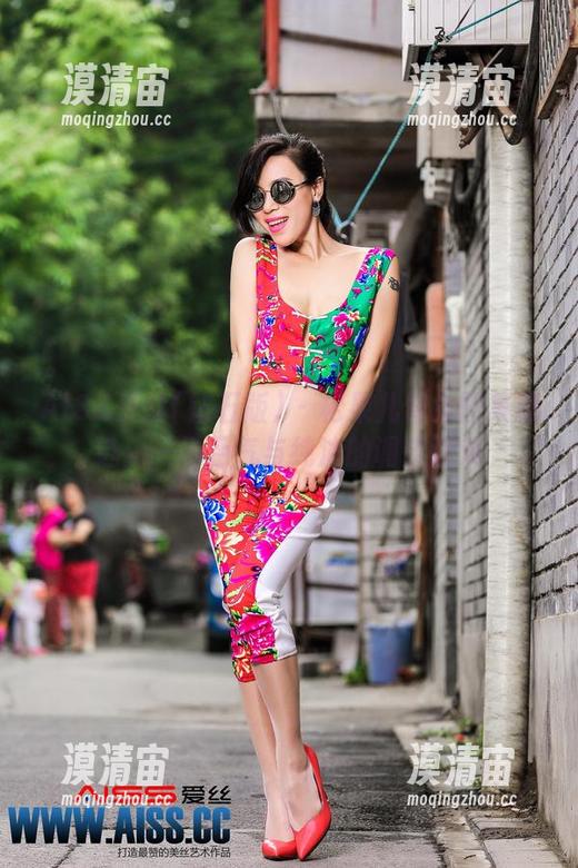 AISS爱丝(钻石版) - 松果儿修女图集精选：一场色气与纯洁的调皮游戏