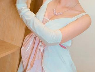 喵糖映画的复古私房短发美女套图分享，风格别致到我下意识问自己：‘我该换成短发吗？’