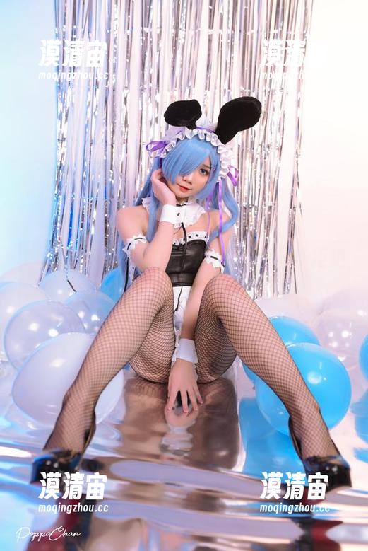 PoppaChan PoppaChan姐姐的在线写真:谁能拒绝这样的甜美与力量结合?