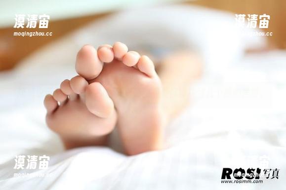 ROSI写真 短裤也玩花样!ROSI图集更新,看看你能找到几个撩的角度。