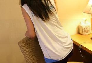 ROSI和服：穿上和服是个技术活，但没关系，图包里的美图会告诉你如何优雅地‘摔跟头’！