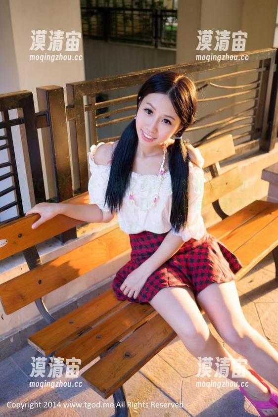 TGOD推女神 - 探索杨诺依的秘书图册：原图里总有些让人心动的小瞬间，忍不住想再看一遍。