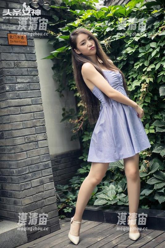 TouTiao头条女神 - 最新连体衣原图，张蓝欣让我怀疑—我是不是也该试试这种‘全包’！