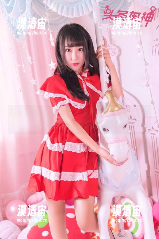 TouTiao头条女神 - 艾小青的制服图包：我这心跳得有点过分啊！