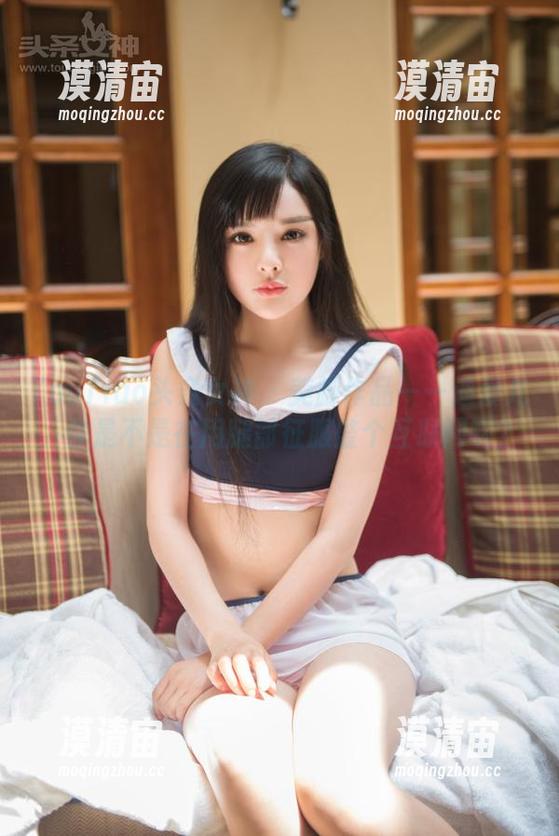 TouTiao头条女神 - 美脚作品——迪爱儿，你是不是在用腿部征服整个互联网啊？