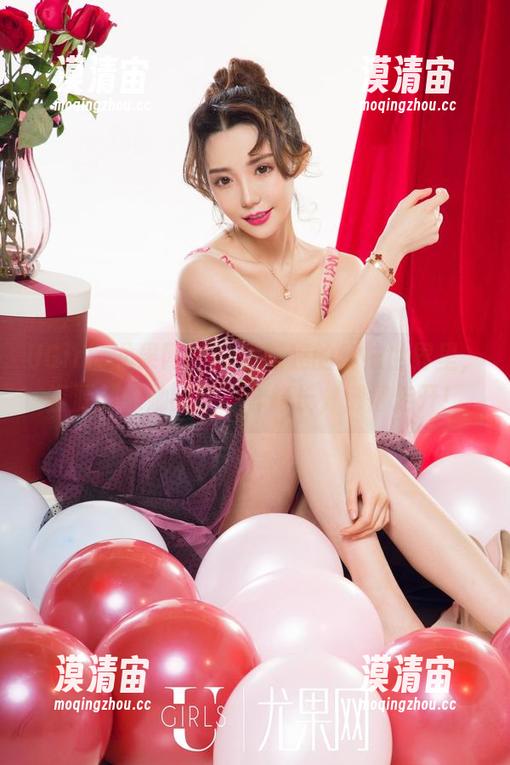 UGirls尤果网 - 在孟狐狸的丝袜世界里，资源就像她的腿一样修长，懒得走开！