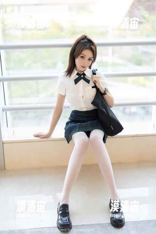 XIAOYU语画界 - 美图荟萃：芝芝Booty的户外黑丝瞬间，谁能拒绝这种朦胧的撩拨？