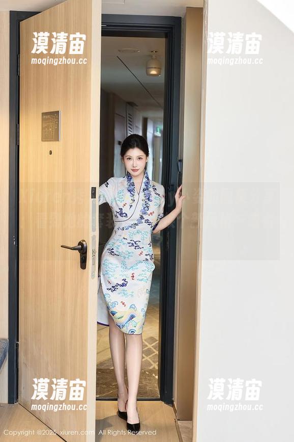 Xiuren秀人网 - nancy小姿的图集分享：看到她的套装我决定换个新风格…或者不换？