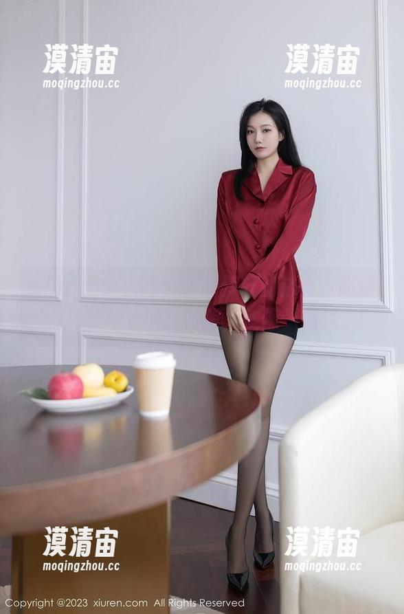 Xiuren秀人网 - 在叶梦轩的浴室，高清写真集展示的自然美，就像一场梦。