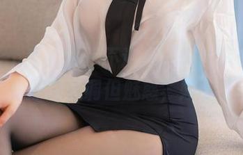 Xiuren秀人网 – 不追求浮华，李七喜旗袍全套原图低调但魅惑，妙不可言！