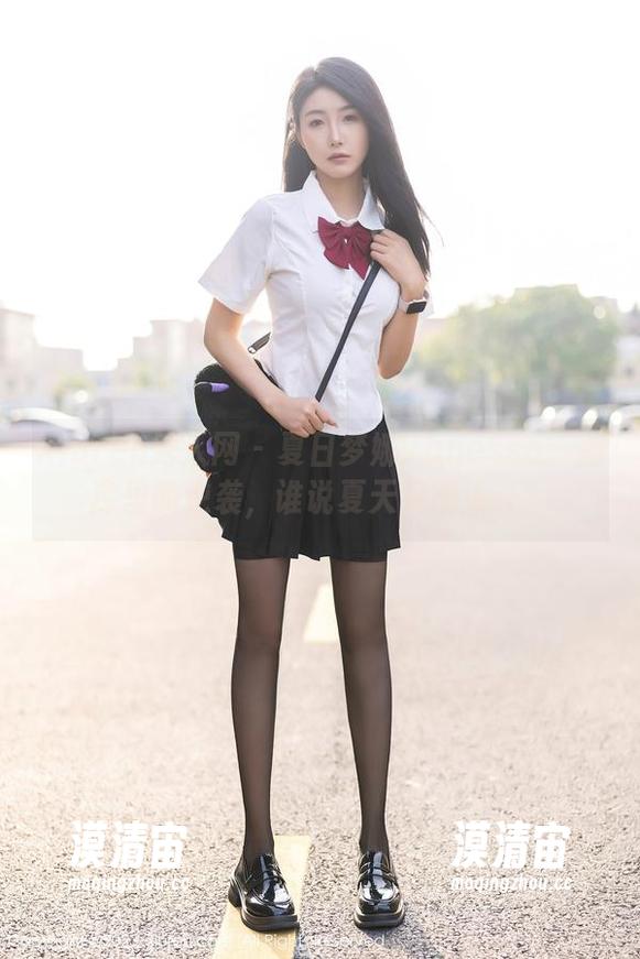 Xiuren秀人网 - 夏日梦娜Vanessa：图库里的逆袭，谁说夏天只能流汗？