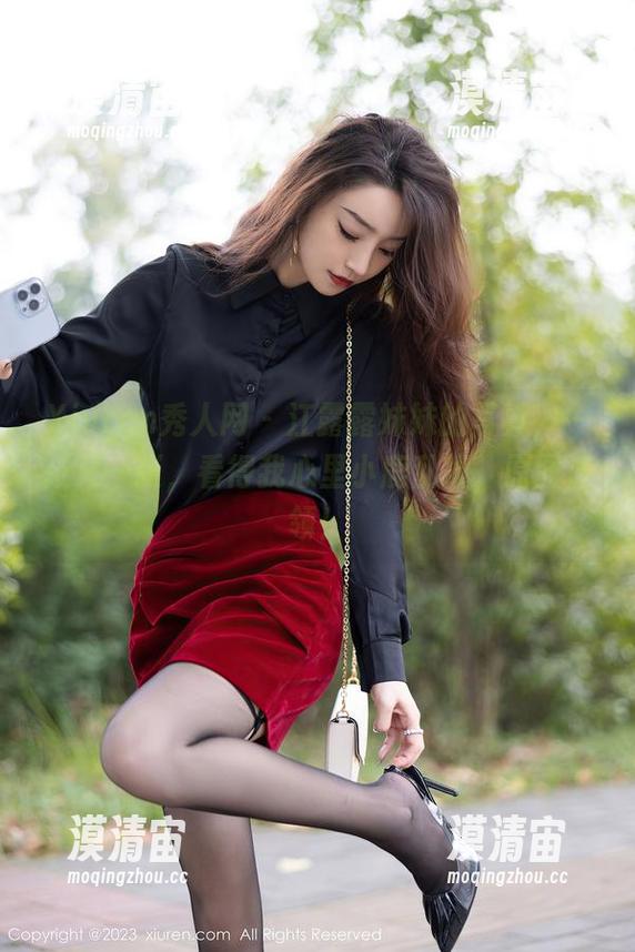 Xiuren秀人网 - 江露露妹妹的写真，一张又一张，看得我心里小鹿乱撞，原图速领！