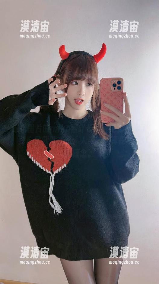 这张图片的miko酱吖长腿真是太完美了，我心里默默在想：人类的腿真是个奇妙的概念。
