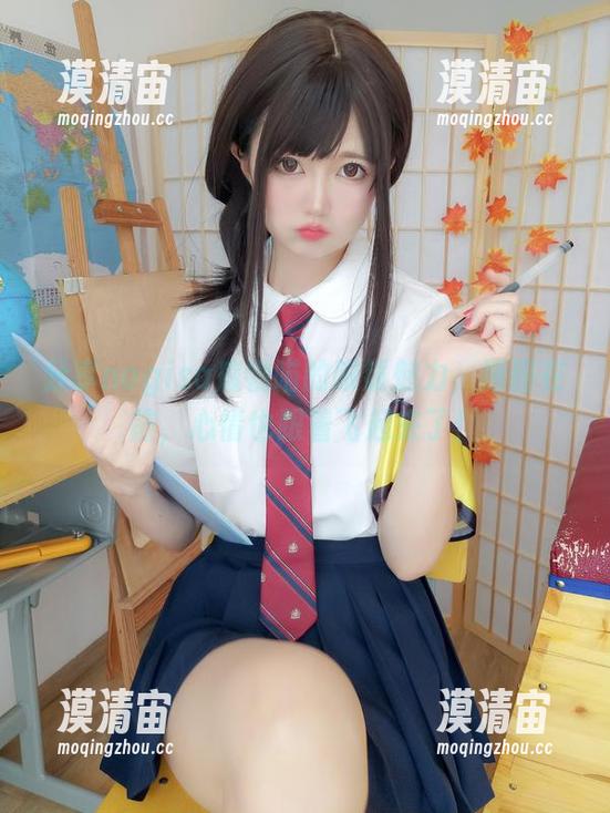 分享nagisa魔物喵的眼镜魅力，原图在前，心情也跟着飞起来了！