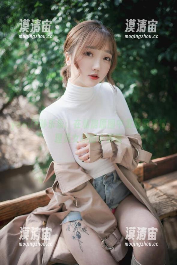 yeeun孙乐乐：在私房原图中发现图书管理员女孩的小烦恼