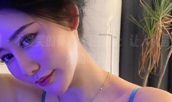微密圈 – 不爱笑的赛琳泳装图库：让人欲罢不能的海边时光