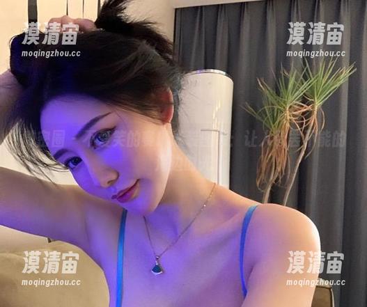 微密圈 - 不爱笑的赛琳泳装图库：让人欲罢不能的海边时光