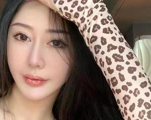 微密圈 – 不爱笑的赛琳的独家秘闻：原图里藏着啥小秘密？