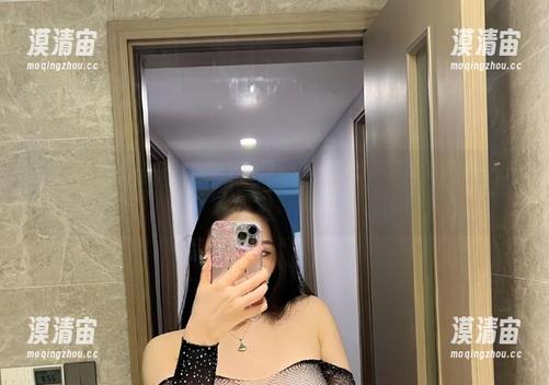 微密圈 - 当私有浪漫碰上网盘：不爱笑的赛琳的写真之旅，我只想说好精彩！