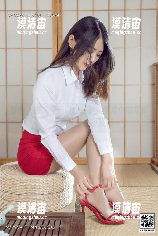丽柜 - 敏儿与运动的邂逅：图库中的写真，优雅又带点小叛逆