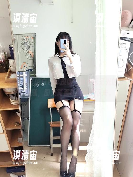 看到九言的白色体操服，有种无圣光的奇妙质感，图集简直让我停不下来。