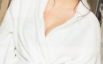 克拉女神 – 佳莹的浴室故事：高清壁纸记录每一滴水珠！