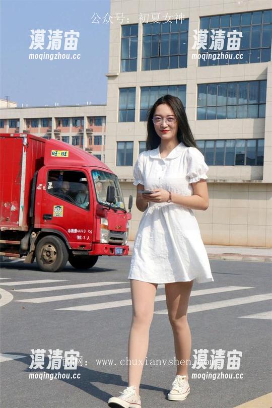 初夏女神 - 双双天台图集精选——以太空为背景，想知道她的宇宙观吗？