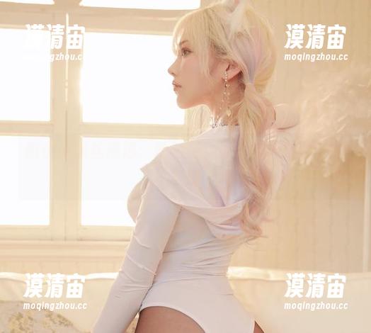 啾小妍黑丝精选：她的腿，黑丝与光影的一场舞蹈