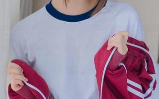 草莓裙子图集：喵糖映画的时尚实验——谁说裙子只能是单调的颜色？