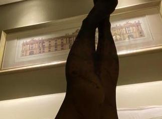 微密圈 – 一组燃爆眼球的作品集：听说奔跑的晶骡子的红色吊带丝袜有魔力？