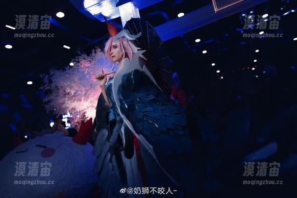 看看奶狮不咬人怎样驾驭吊带，图包下载在此，你准备好了吗？
