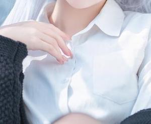 作品才刚开始，宫本桜就已经在高跟鞋里优雅无比，其实我想偷偷试试！