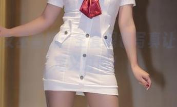 发现小女巫露娜：全套眼镜写真让你重新定义时尚！