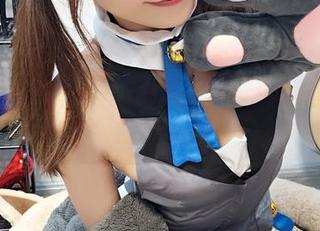 高清瑜伽瞬间：小女巫露娜让人心动的每一个细节
