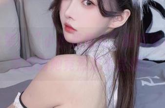 新品上架！“小小奶瓶儿”的纯欲吊带，没想到她竟然这么会撩！