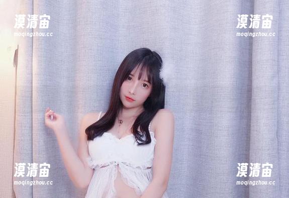 这才是小小奶瓶儿的最新礼服美图，太会勾人了吧？