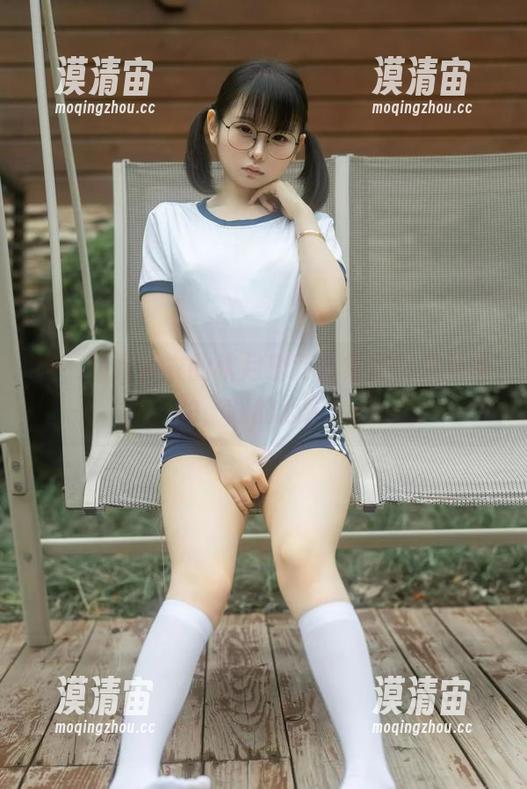 哇，幼水铃衣的秋月爱莉合集居然是免费的，我的心啊！