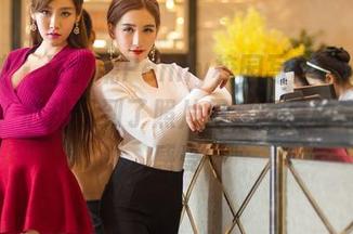 推女神 – 汪佩妮Penny校园写真集：书本翻开，心却飘到了照片里，真是种奇妙的感受