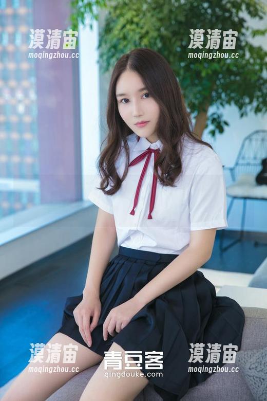推女神 - 新鲜出炉的谭晓彤裸足图集：真真假假之间的欲望，更新看这边！