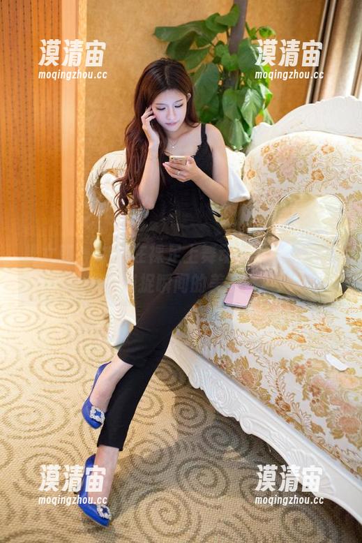推女郎 - 吻熙在裸足上舞动：写真合集，捕捉瞬间的美。