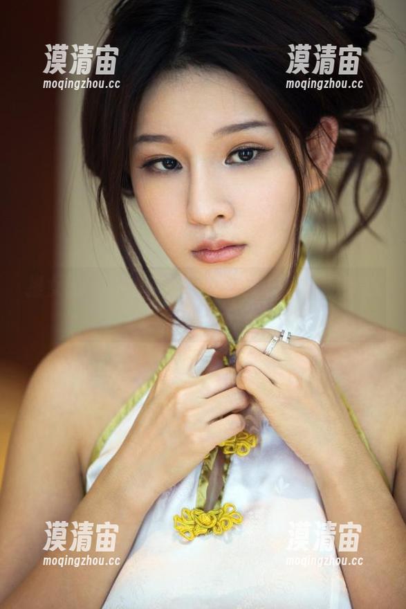 推女郎 - 高清写真：沙子与校服共同编织的梦幻校园