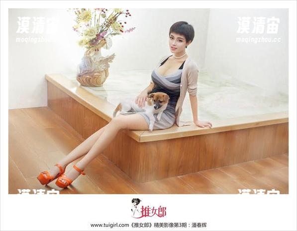 推女郎 - 胡允儿的短裙作品，福利满满，流连忘返的时刻，只能感叹生活的奇妙。