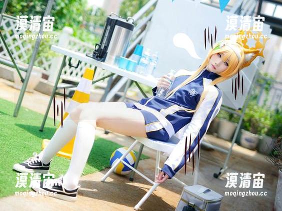 晓美妈私拍写真：这身睡衣，透着不经意的火花