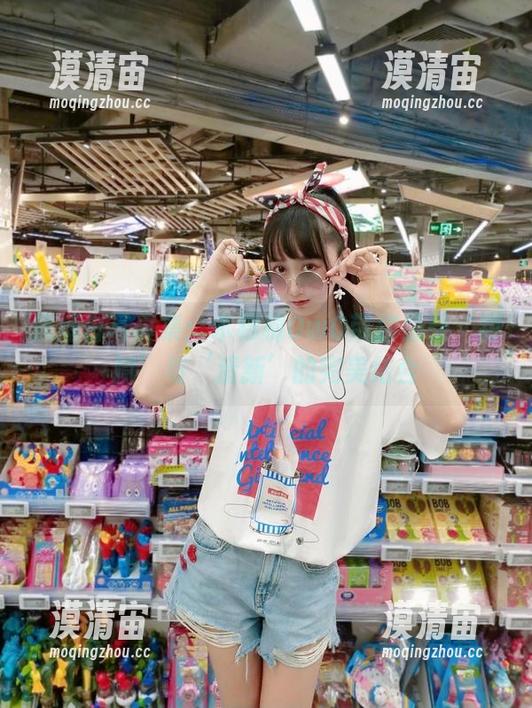 木棉棉OwO 焦糖白写真集:木棉棉OwO带你感受‘甜腻’与‘清新’的完美结合