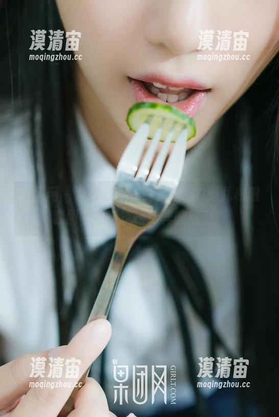 果团网 - 疯狂收藏！高清蜜桃Q妹儿和服套图，谁能抗拒这样的魅力？