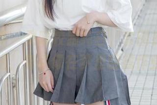 梦丝女神 – 灵唯校服纯白，套图资源免费放送，有点像在梦里翻找作业！