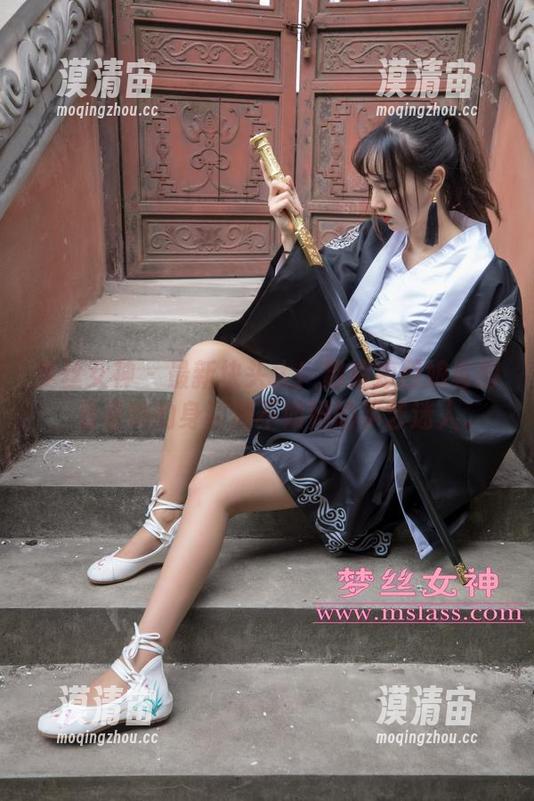 梦丝女神 - 最新块头大！魏婷婷厨娘套图，看看她的身姿还不如她的手艺迷人。