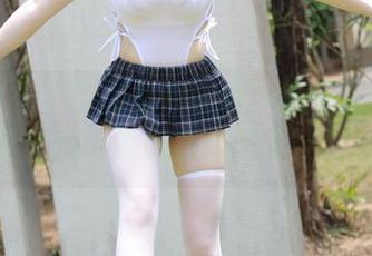 模范学院 – 厨房里的优雅：陈怡曼的高清厨娘壁纸，谁说做饭就不能时尚？