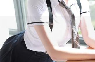 模范学院 – 免费图片！陈怡曼的泳装秀，水里游的比我还溜！
