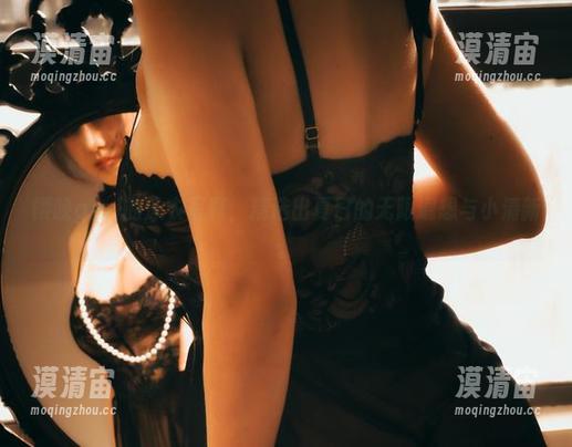 樱晚gigi的泳衣写真，精选出夏日的无限遐想与小清新。